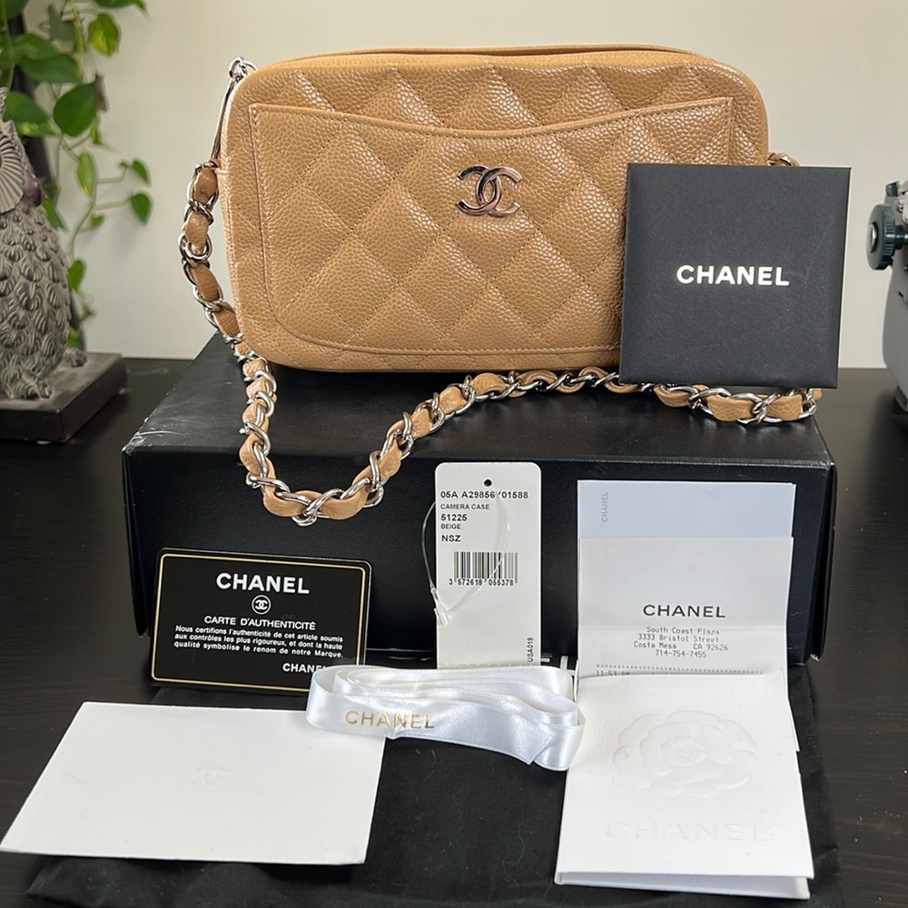 *Authentic*Chanel SAC CAMERA BAG BEIGE
